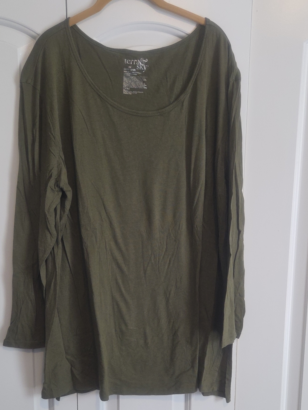 Terra & Sky Olive Scoop-Neck Long Sleeve Top